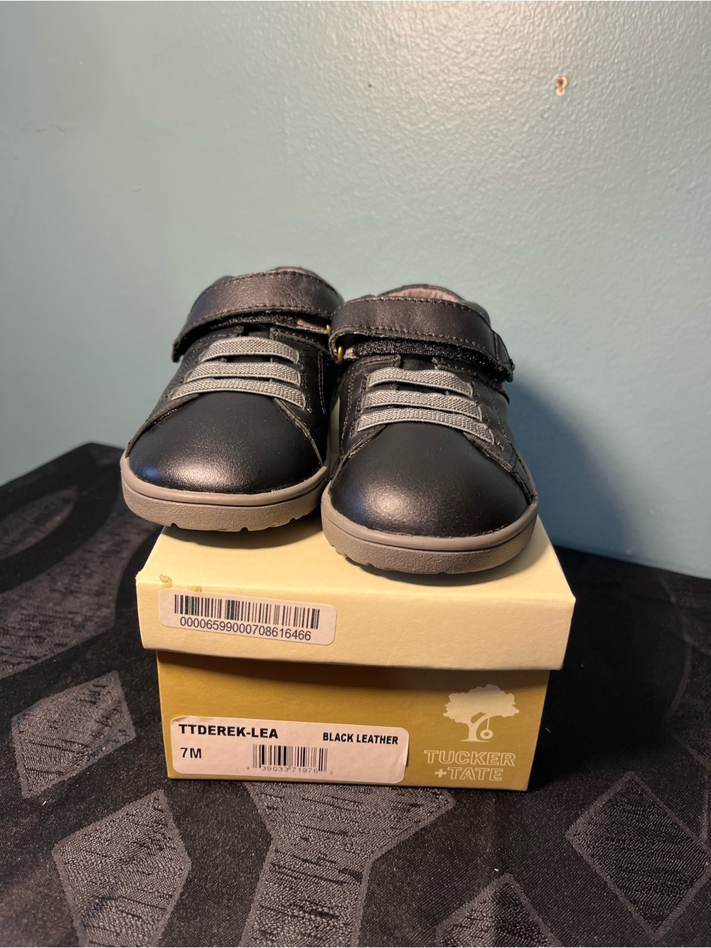 Tucker + Tate Derek-Lea Black Leather Baby, walker & Toddler Girls Sneakers 7M